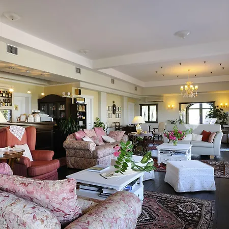 מלון Jennifer 4*