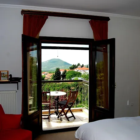 מלון Jennifer Taxiarches (Drama)