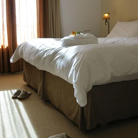 מלון Jennifer Taxiarches (Drama)