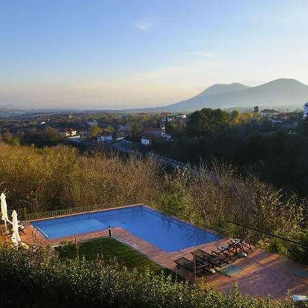 מלון Jennifer Taxiarches (Drama)