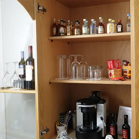 מלון Jennifer 4*