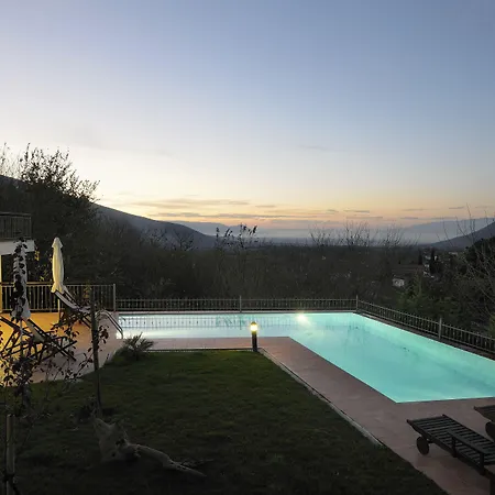 Jennifer מלון Taxiarches (Drama)