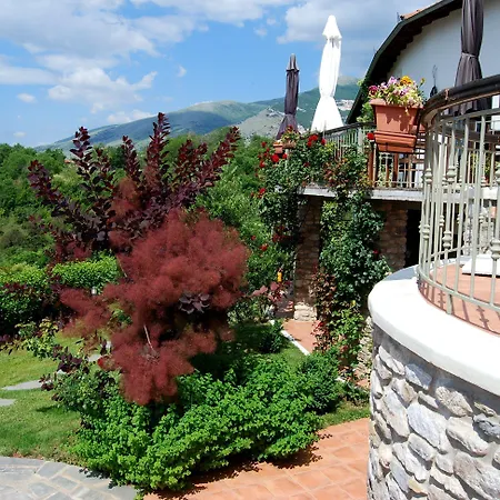 מלון Jennifer Taxiarches (Drama)