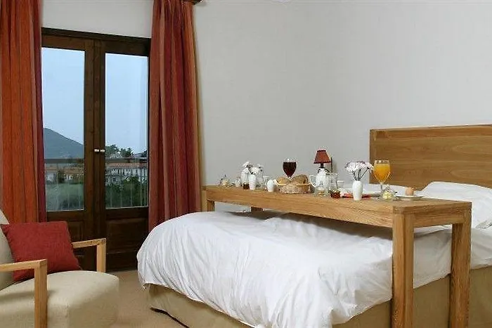 Otel Jennifer Taxiarches (Drama)